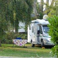 camping car stationné dans un camping du morbihan - Camping Les Parcs